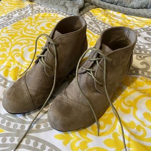 Cute low heel grayish tan boots